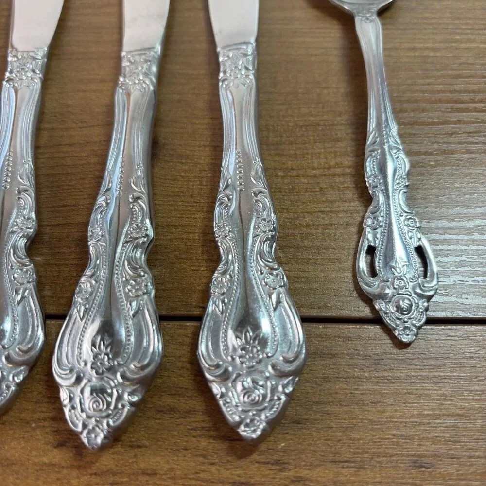 Reed And Barton Select BAROQUE Stainless Flatware 4 Dinner Knives & 1 Spoon